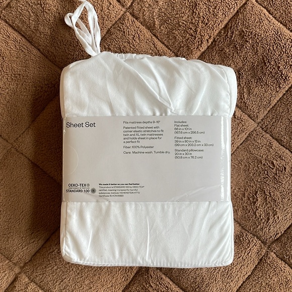 Room Essentials microfiber sheet set - Picture 2 of 5